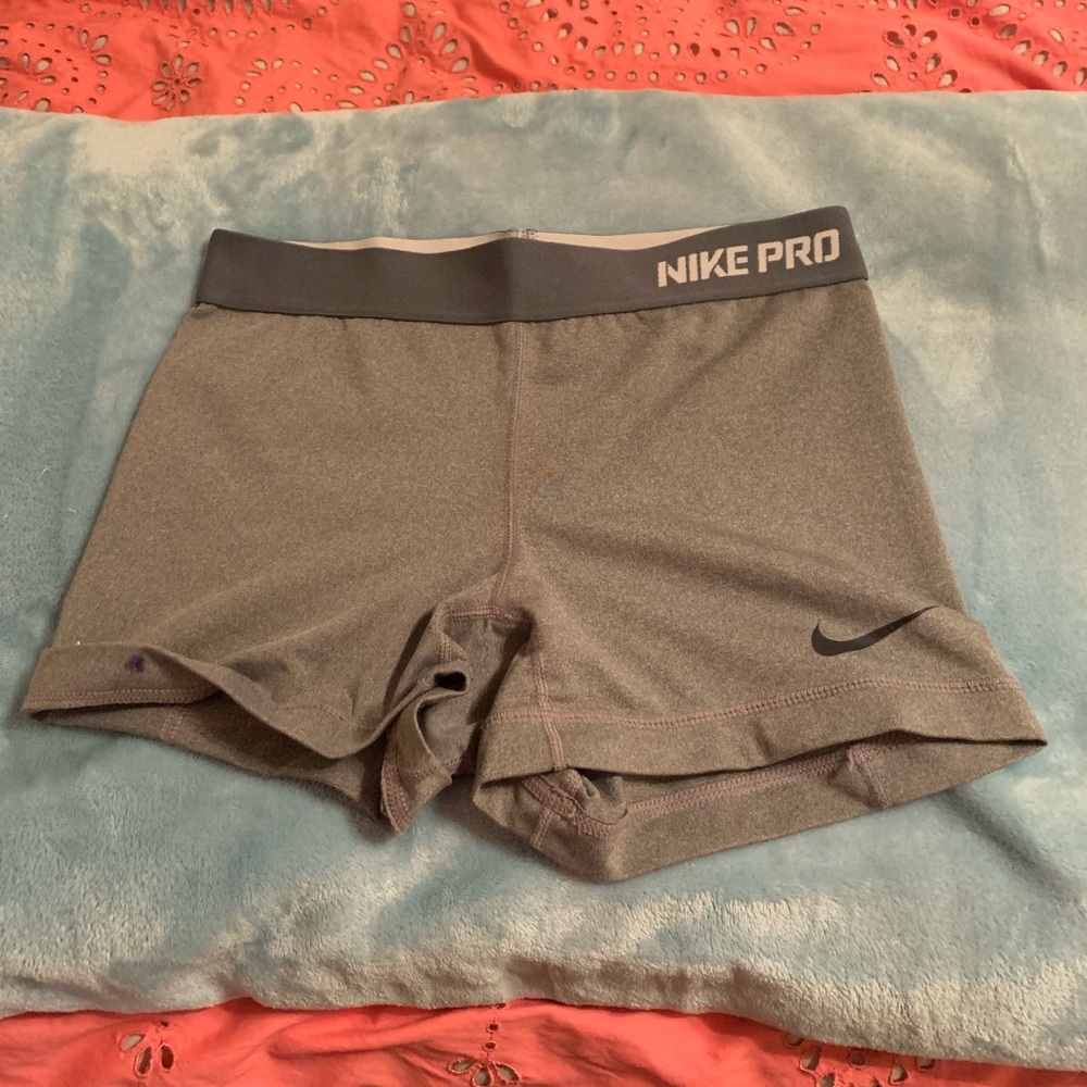 Gray Nike pro spandex